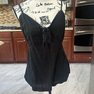 EUC-BLACK TOP WITH ADJUSTABLE STRAPS.SIZE LARGE.
